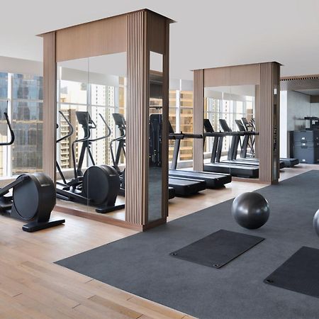 Готель Element By Westin West Bay Доха Екстер'єр фото The gym at The Hari