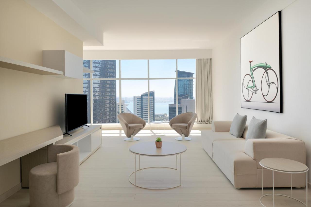 Готель Element By Westin West Bay Доха Екстер'єр фото A living room