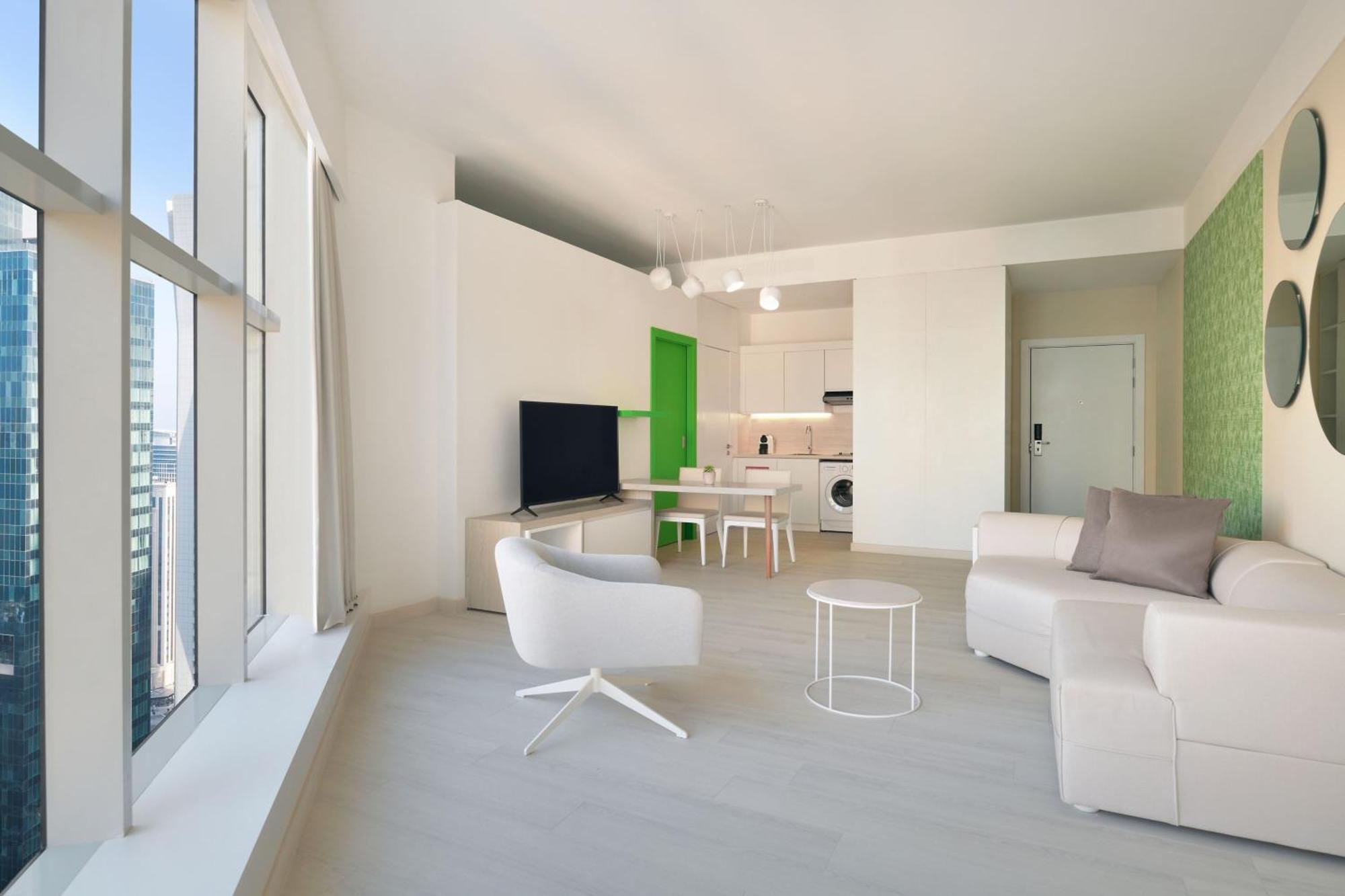 Готель Element By Westin West Bay Доха Екстер'єр фото Interior of a typical apartment